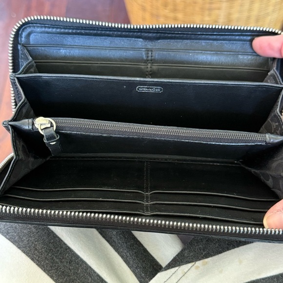 COACH Full Zip Accordion Style Black Leather - Picture 6 of 11